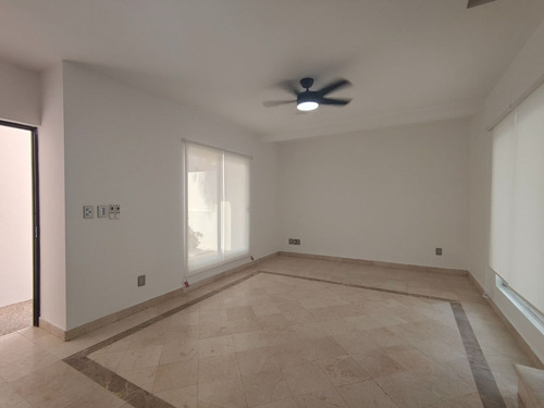Casa En Venta En Col. Ricardo Flores Magon, Ver