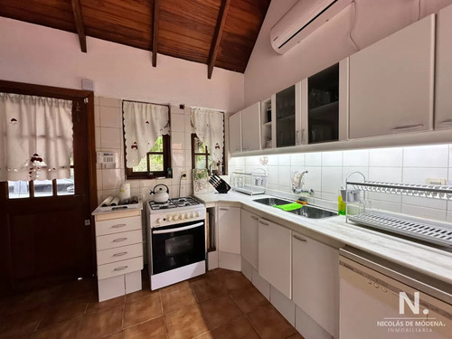 Vende Casa De 4 Dormitorios Con Piscina Y Gran Parque En Golf, Punta Del Este