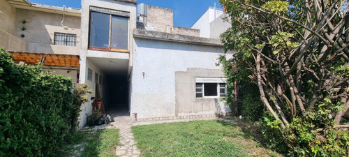 En Venta En Martin Coronado Zona Ex Peugeot; Chalet En Dos Plantas Sobre Lote De 8.66x30, Sup Cub 251m2 F: 9823