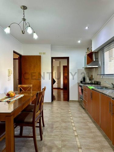 Casa En Venta En Barrio Privado, City Bell
