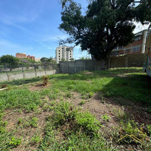 Terreno En Venta En La Urbanizacion Caribe Con Muro Perimetral Servicios Y Fachada