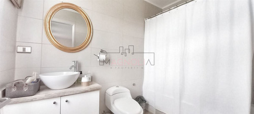 Casa En Venta De 6 Dorm. En Olmué