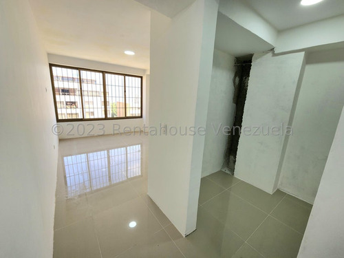 Apartamento Penthouse Dúplex Remodelado 295 M² 4h, 7b, 3p, Residencia Geminis En Calle Cerrada En Venta En Los Samanes Avenida 3 Caracas