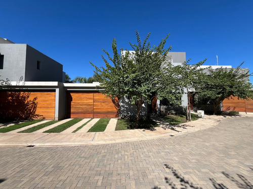 Duplex En Housing Con Seguridad - 3 Dorm 3 Baños - Villa Belgrano
