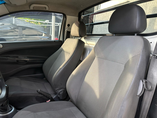 Volkswagen Saveiro 1.6 Cab. Simples Total Flex 2p