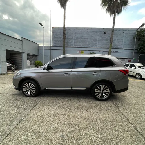 Mitsubishi Outlander Kaiteki Full 2.4l 4x4 2022