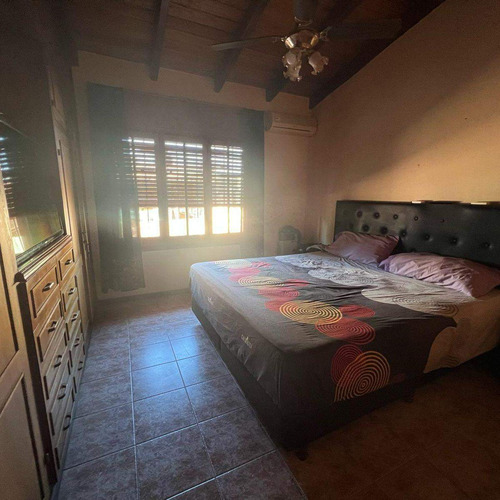 Venta Casa Con Piscina Y Local Sobre Avenida En Villa Allende Lomas