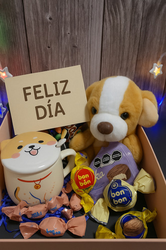 Caja Box Dulce Con Perrito De Peluche, Taza Y Chocolates