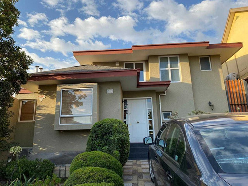 Hermosa Casa, 5 Dormitorios, + Sala De Estar (106482)