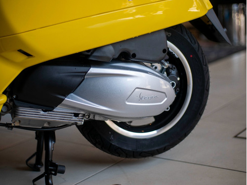 Vespa Gts 300 Super 2023 Amarilla Entrega Hoy
