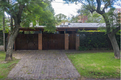 Casa En Venta, 3 Dormis, Gonnet Entre Caminos.