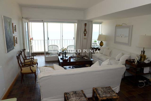 Apartamento En Peninsula Con Vista Al Mar, 3 Dormitorios Más Dependencia