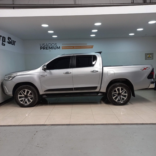 Imagen 4 de 8 de Toyota Hilux 4x4 Dc Srx 2.8 Tdi 6 At