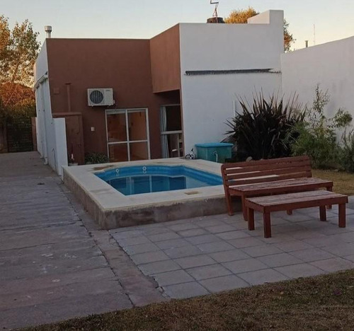 Casas En Venta - 5 Dormitorios 3 Baños - 180mts2 - Claromeco