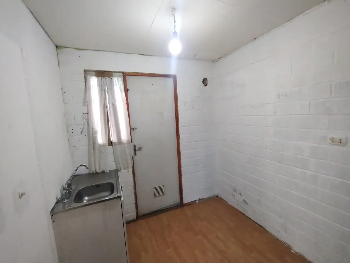 Imagen 4 de 9 de Se Vende Casa Con 3 Dormitorios Asoleada Con Patio Y Jardín