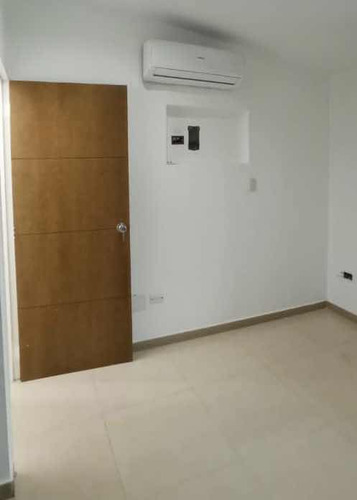 Townhouse En Alquiler El Castaño