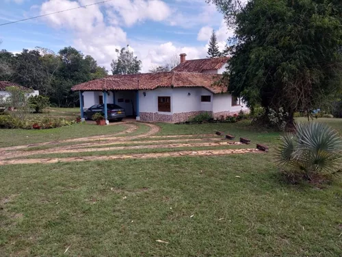 Casa Campestre En Terreno Amplio De 3.640m2