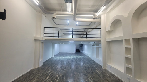 Edificio En RÃo Grande: ¡712 M² Con Ingresos Asegurados! 2 Locales Comerciales + Amplio Departamento