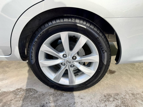 Nissan Versa 1.6 Advance At