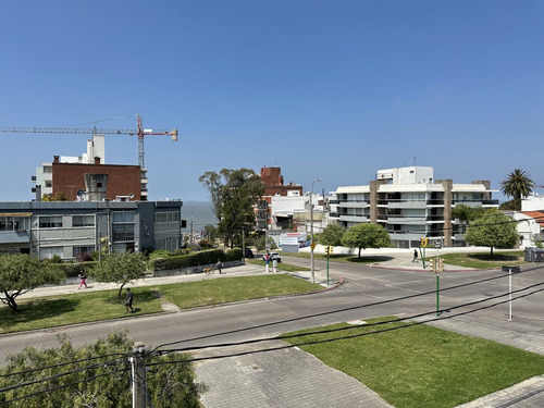 Casa En Venta De 4 Dormitorios En Malvin (ref: Gmu-104)