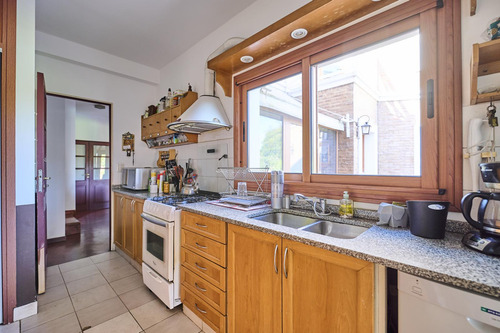 Venta - Casa 7 Amb. En Camino Real Con Jardín, Pileta Y Quincho Cerrado