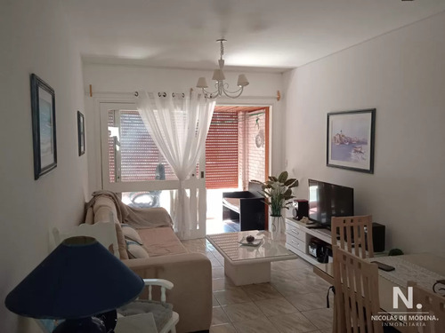 Oportunidad, Apartamento De 2 Dormitorios Con  Parcial Vista Mar. Punta Del Este 