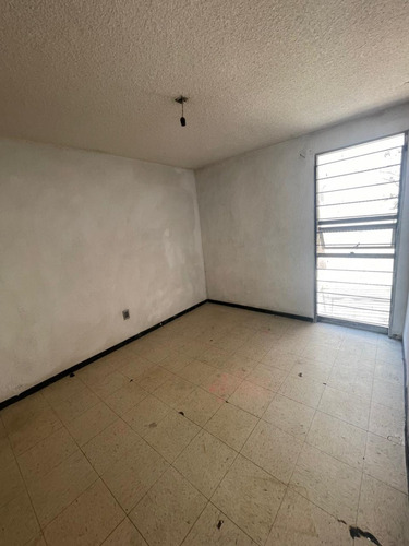 Venta De Departamento Los Heroes Ixtapaluca, Cerca De Plaza Los Heroes, Piso 1