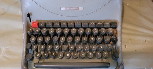 Máquina De Escrever Datilografia Olivetti Modelo Lexikon 80 (Usado)