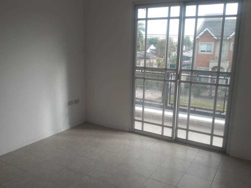 Imagen 8 de 9 de Venta Triplex Al Frente.