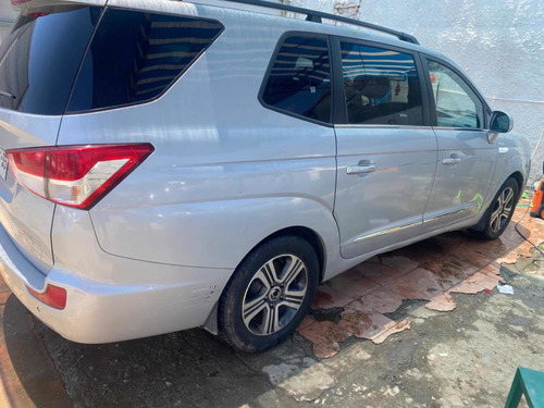 Imagen 5 de 11 de Ssangyong Stavic 4x4 Automático Full