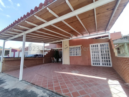 Casa En Venta Canaima Ii Guatire. 24-3741 Jt