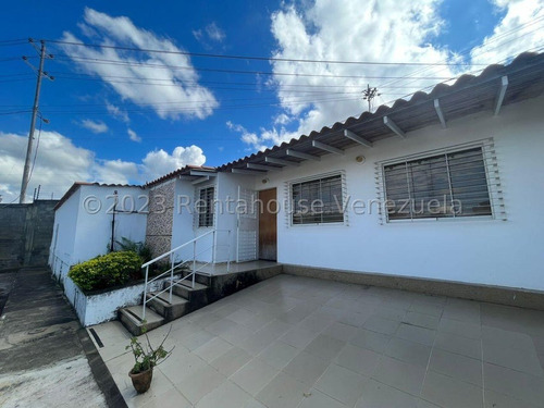 Casa En Venta En La Urbanización Bella Vista Plaza, Cabudare, Estado Lara. Macc