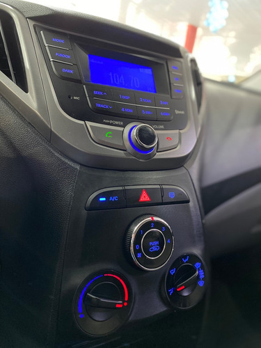 Imagem 14 de 20 de Hyundai Hb20s 1.6 Comfort Plus 16v 2015