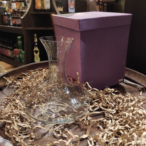 Imagen 4 de 10 de Decantador Para Vino De Cristal 1,5lts Con Estuche