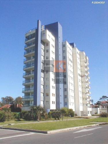 Zona Conrad, A 2 Cuadras Playa Mansa ,sobre Boulevard Artigas- Ref: 8474