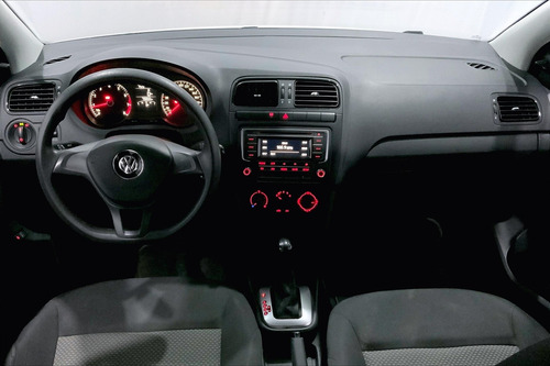Imagen 14 de 25 de Volkswagen Vento Sedan 4 Pts Starline Ta A/ac Mp3 R-15