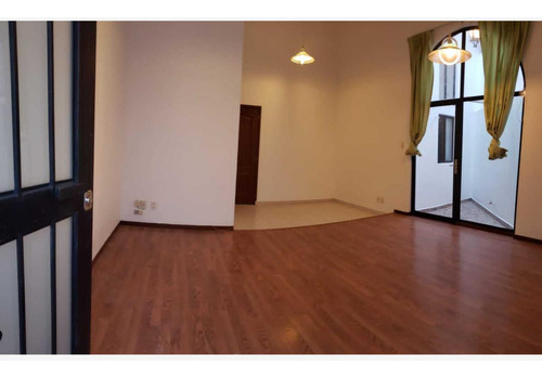Casa En Venta En Nueva Chapultepec, Morelia, Michoacán De Ocampo C.p. 58280