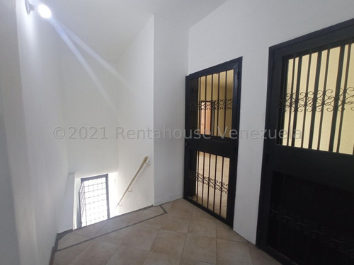 Imagen 2 de 10 de Apartamento En Venta Centro De Turmero 22-13722 Ag