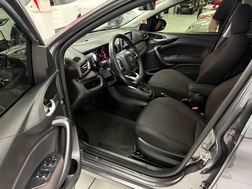 Fiat Cronos 1.8 Precision 16v Flex Aut. 4p