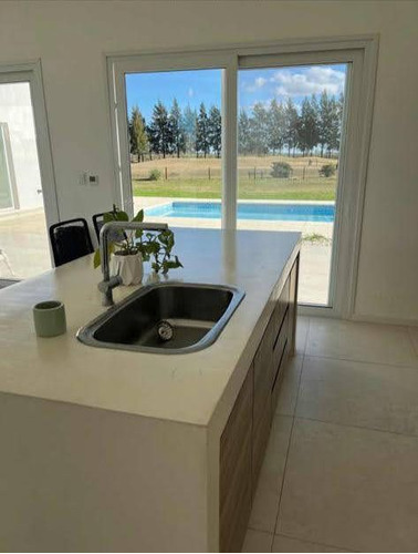 Casa En Venta De 3 Dormitorios C/ Cochera En Fincas De San Vicente Golf