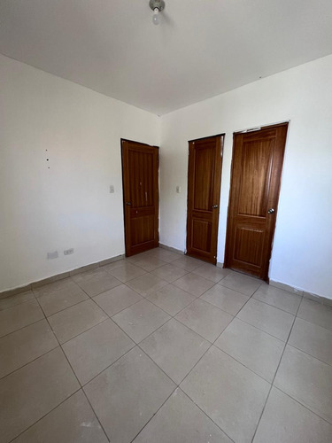 Alquiler De Apartamento En La Autopista De San Isidro 4to Piso Con Terraza.