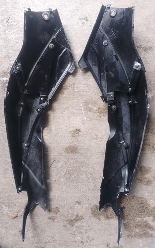 Cubiertas Laterales Traseras Vento Intrepid 125 Detalle Izq Negro (Usado)