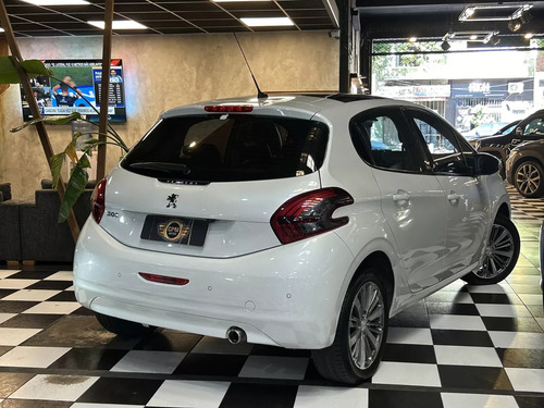 Peugeot 208 1.6 Feline