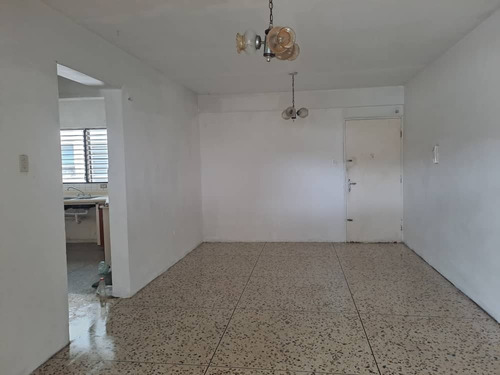 Se Vende Apartamento En Guacara, Residencias Cedeño. Valentina Rojas 