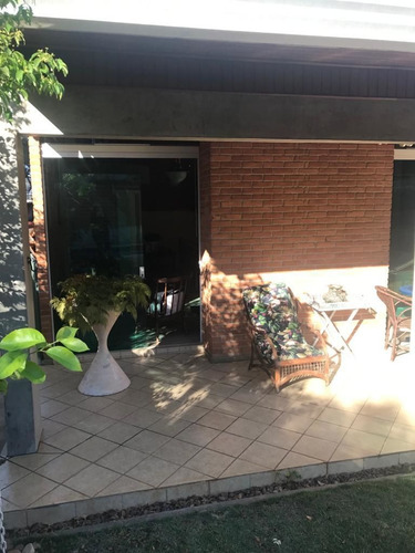 Casa No Alphaville Residencial 02 À Venda | 4 Dormitórios | 2 Suítes | Quintal Gramado | Forno De Pizza - Cnc1461