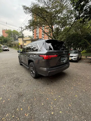 Toyota Sequoia 3.5 V6 Sr5 4X4