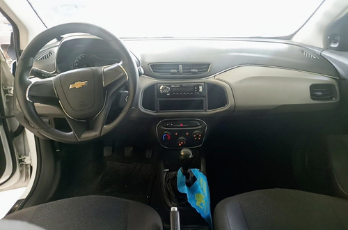 Imagem 8 de 15 de Chevrolet Onix