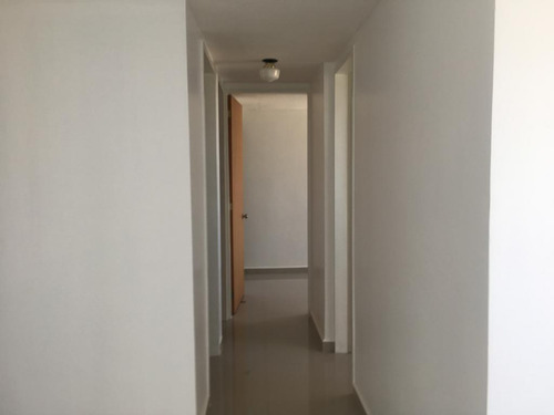Maribel Morillo & Naudy Escalona/ Cómodo Apartamento En Zona Oeste En Venta En Urb. Alta Vista Barquisimeto Lara, Venezuela/ 2 Dormitorios 2 Baños 72 M²
