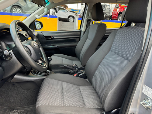 Toyota Hilux 2.7 Cabina Doble Sr Mt