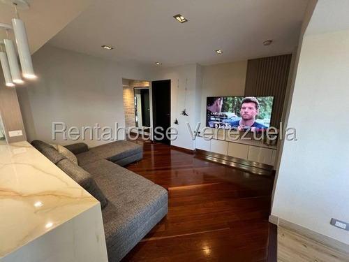 Apartamento En Venta En Clnas. De Valle Arriba Con Áreas Modernas Y Lujosas